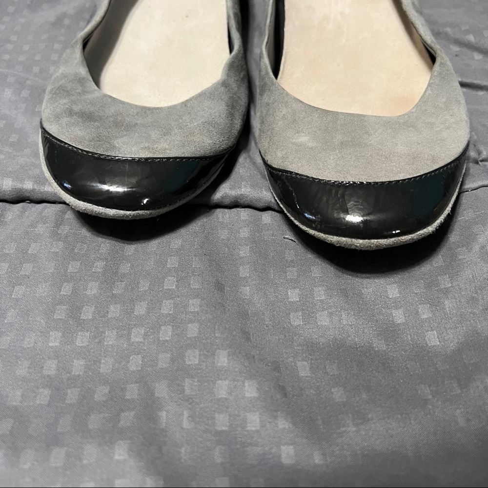Kenneth Cole Run Away Gray Suede Patent Heel Cap Toe Flats size 8.5 - Picture 2 of 11